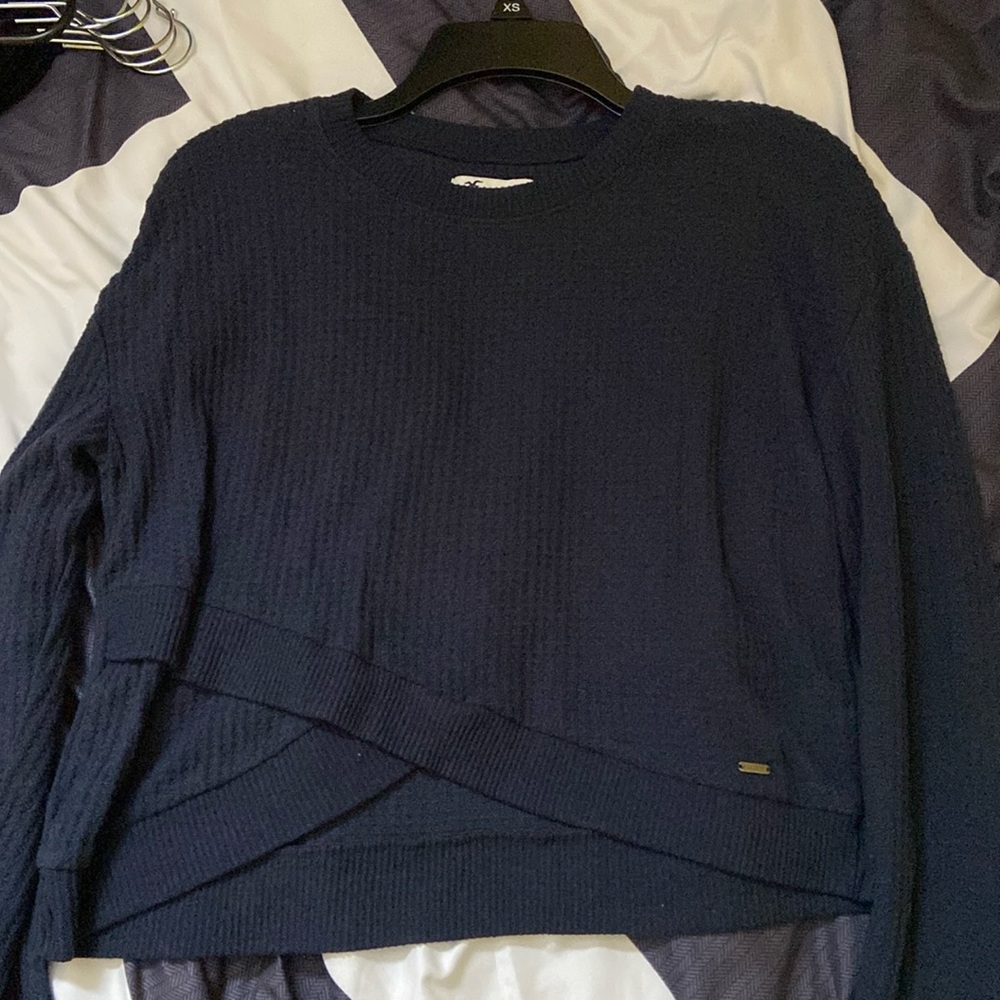 Hollister light long sleeve sweater
